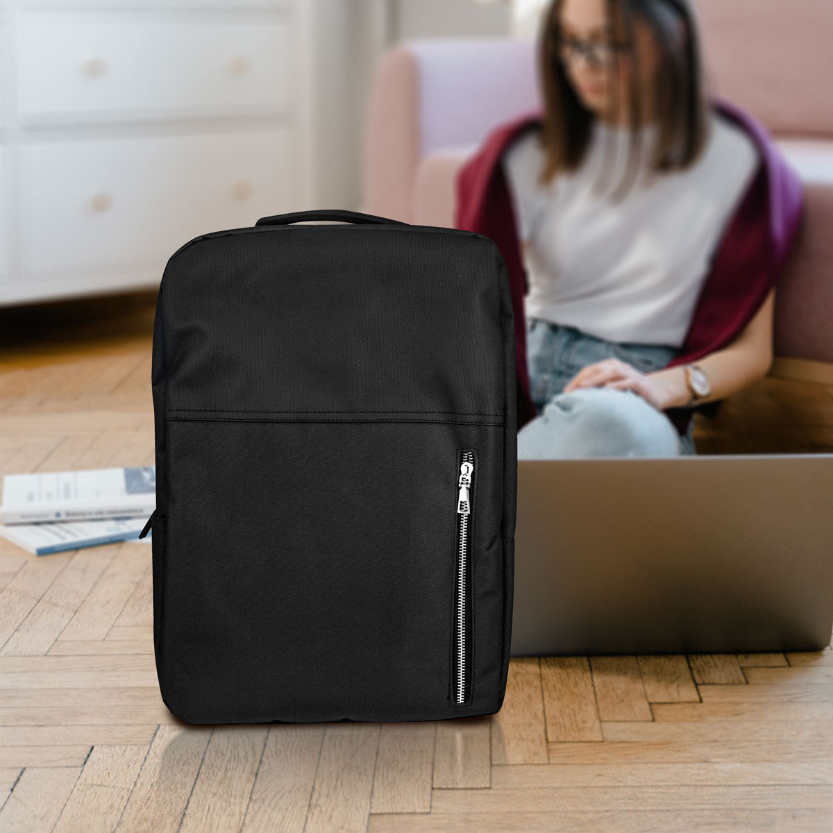 Mochila Porta Laptop con Cargador USB color Negro
