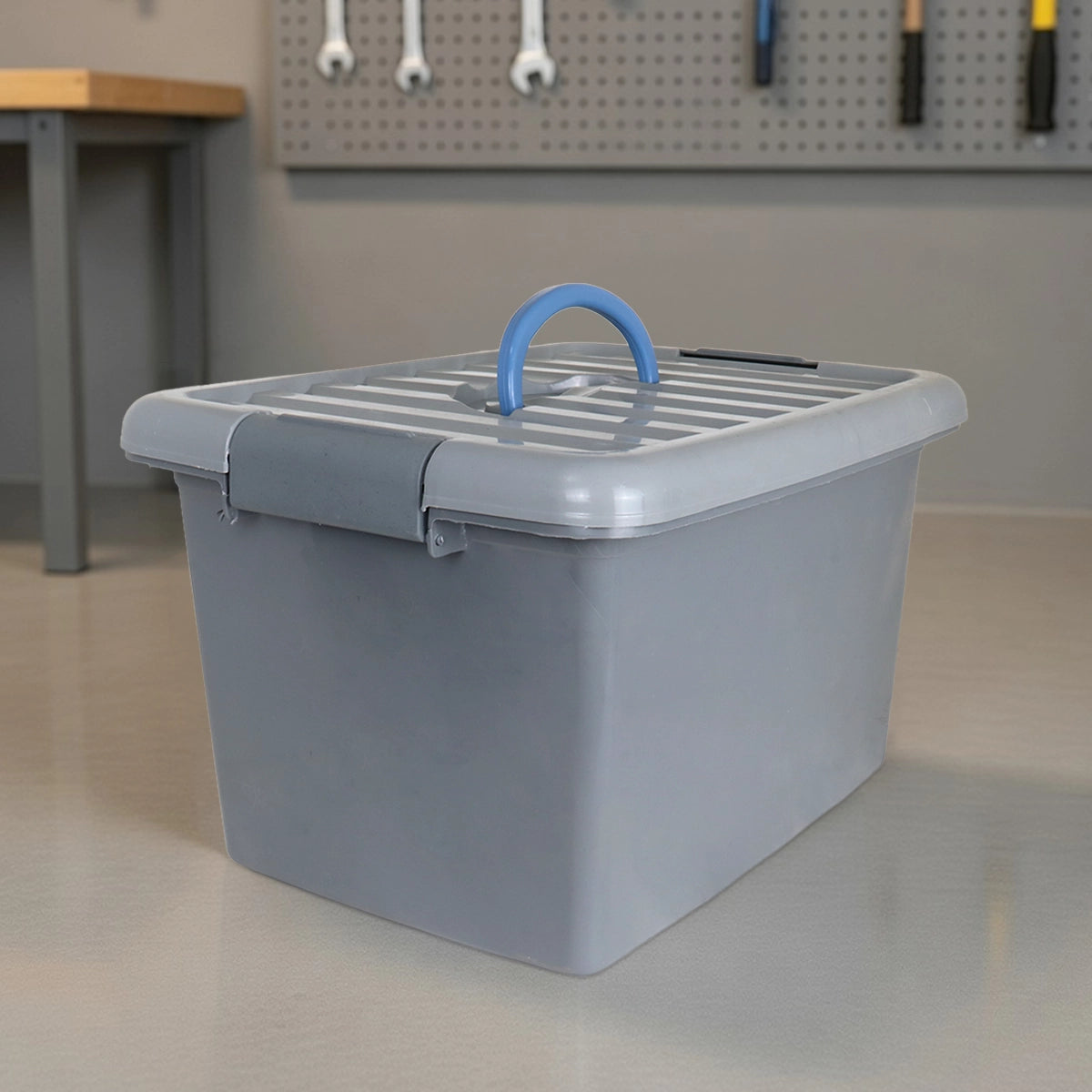 Caja de Plástico, 18 L, Color Gris,