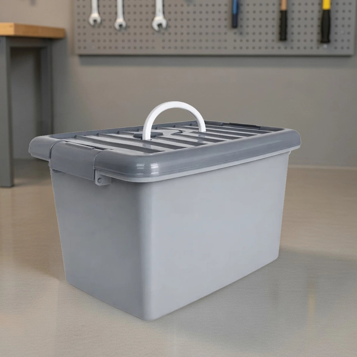 Caja de Plástico, 18 L, Color Gris Oscuro