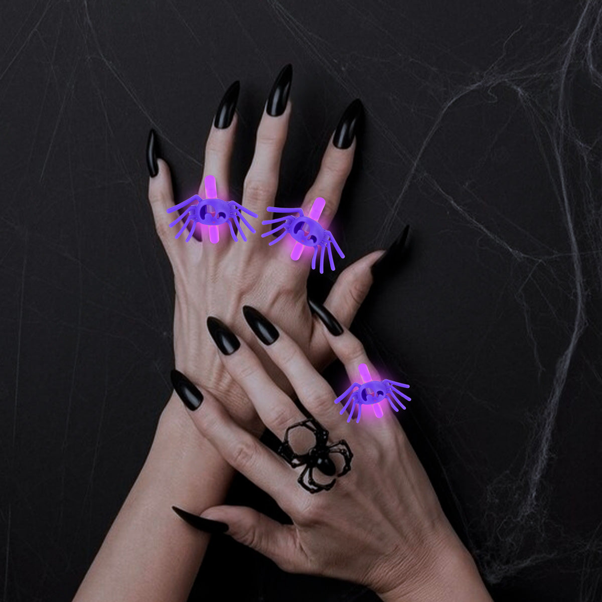 Anillos en Forma de Araña Fluorescente color Morado 4 piezas.