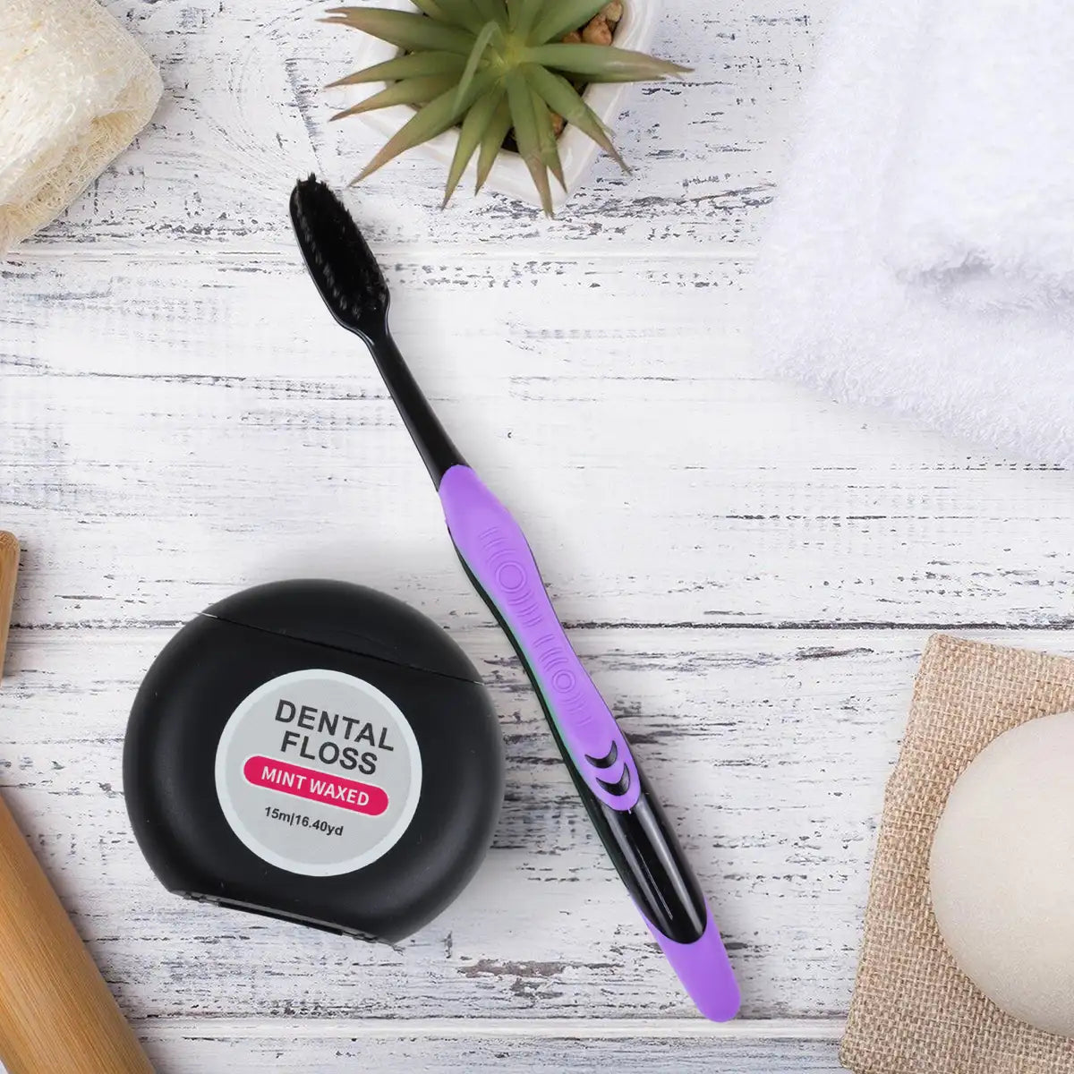 Cepillo Dental con Hilo Dental, Color Morado