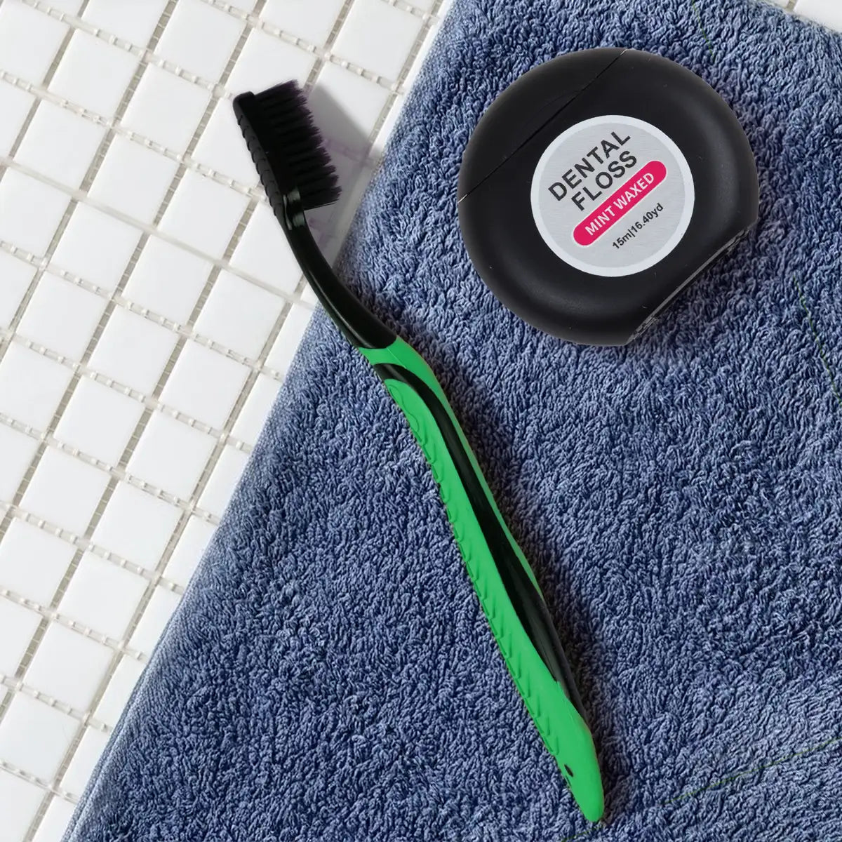 Cepillo Dental con Hilo Dental, Color Verde