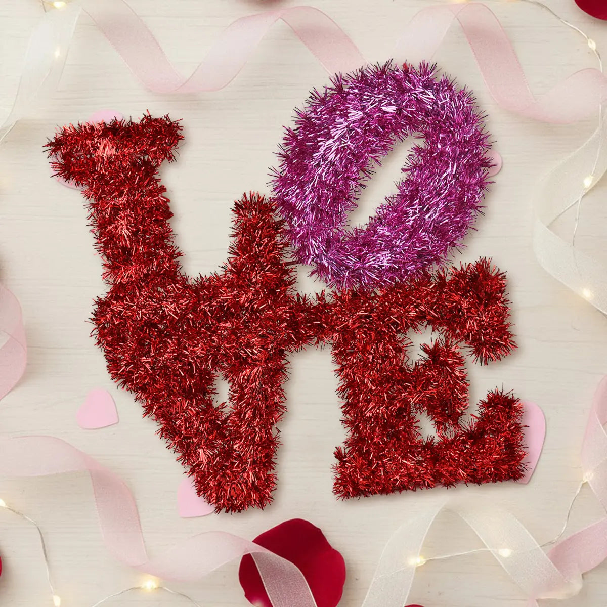 Letrero LOVE de Tinsel Decorativo, Color Rojo