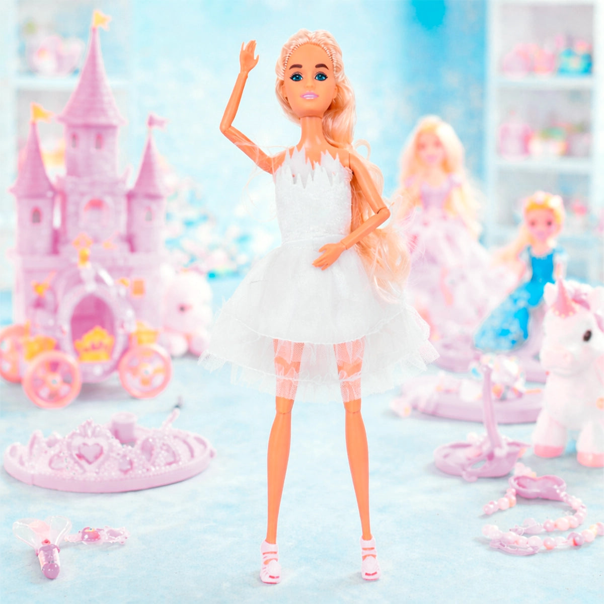 Muñeca con Vestido Brillante, Color Blanco