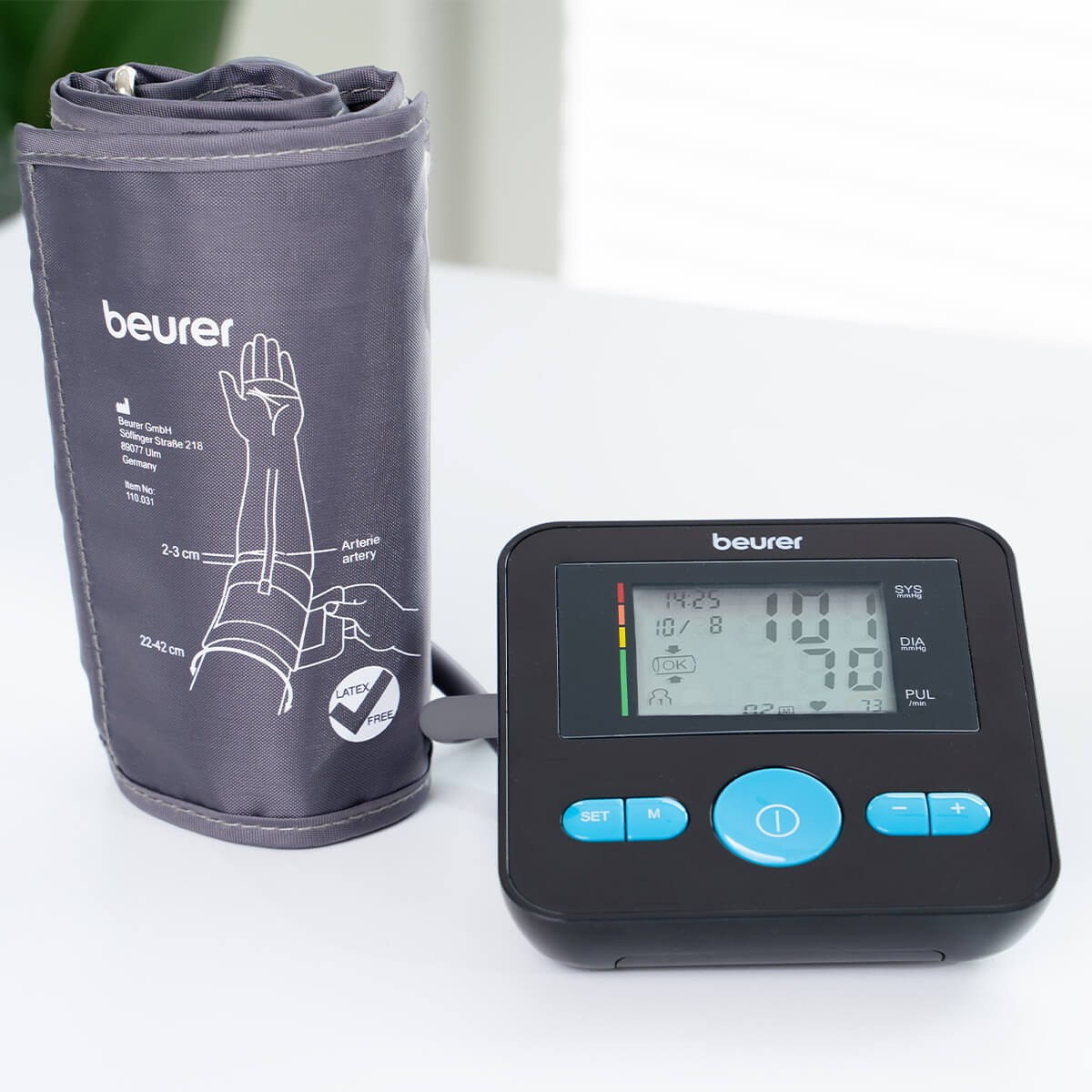 Monitor de presión arterial baumanómetro digital de brazo con detector de arritmias BM27SBF23 - Marca Beurer