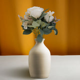 Ramo de Flores Artificiales color Blanco con Follaje, 45cm