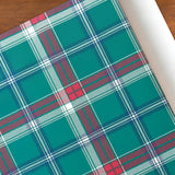 Papel para Envolver Regalos Navideño, Diseño Cuadros, Color Verde