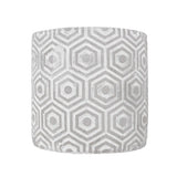 Maceta Textura Hexagonal, Color Blanco y Gris