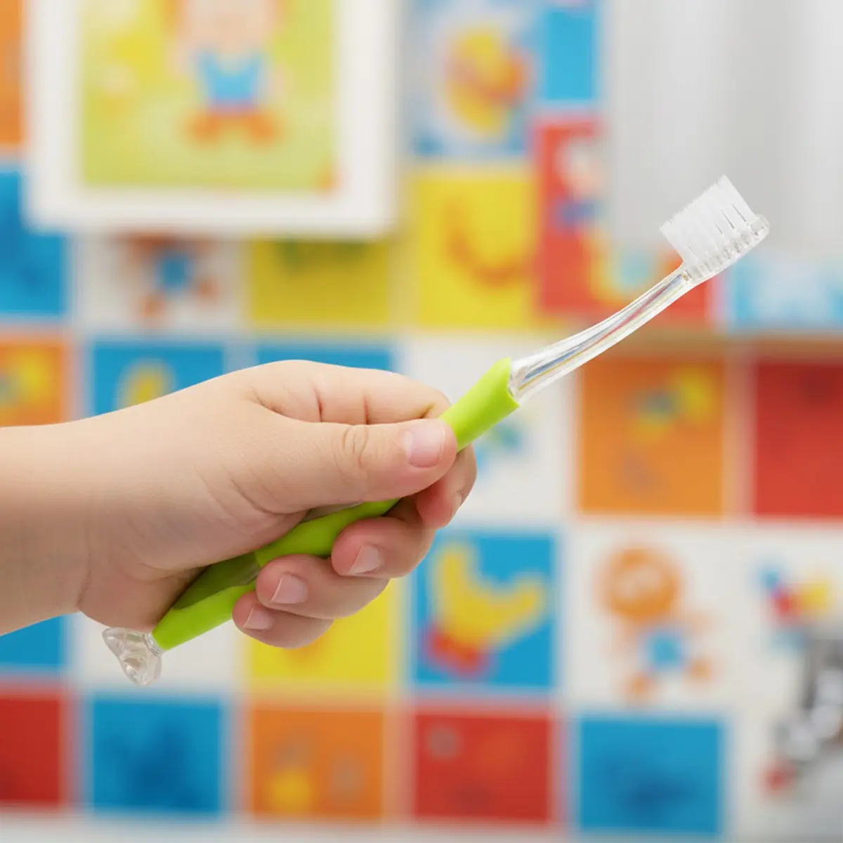 Cepillo Dental Infantil Verde con Coche de Juguete, Cool Dent, Color Rojo