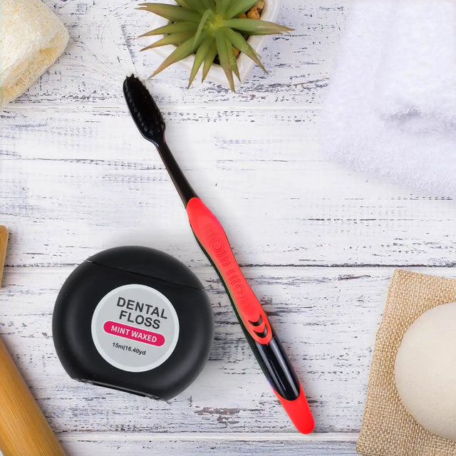 Cepillo Dental con Hilo Dental, Color Rojo