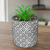 Maceta con Planta Artificial, Diseño con Patrón Flores, Color Negro