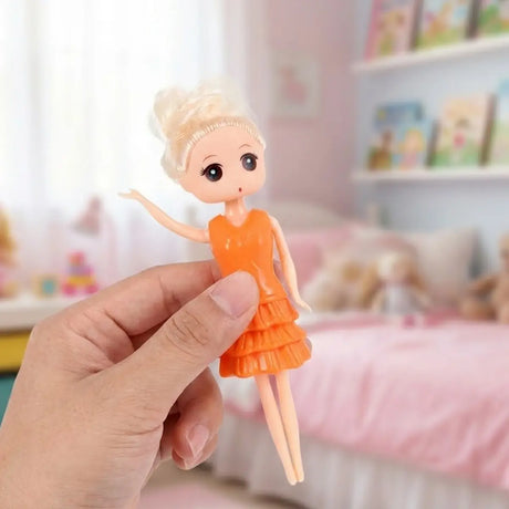 Mini Muñeca con Vestido y Accesorios, Color Naranja