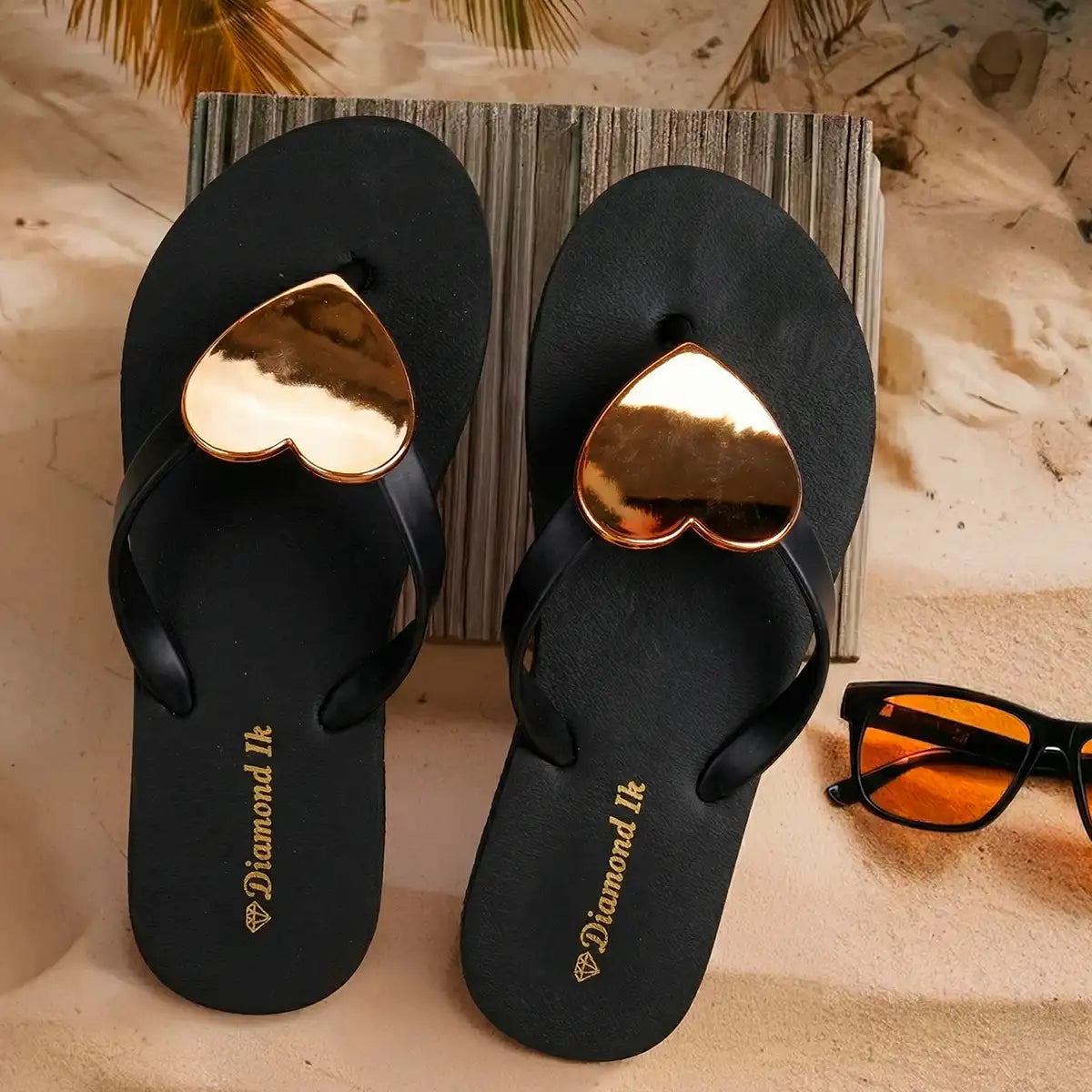 Sandalias con Corazón, Color Negro