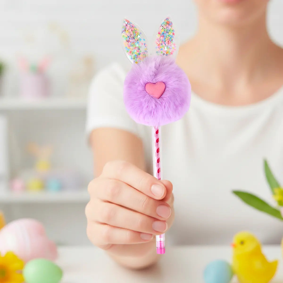 Pluma con Pompón Morado, Conejito