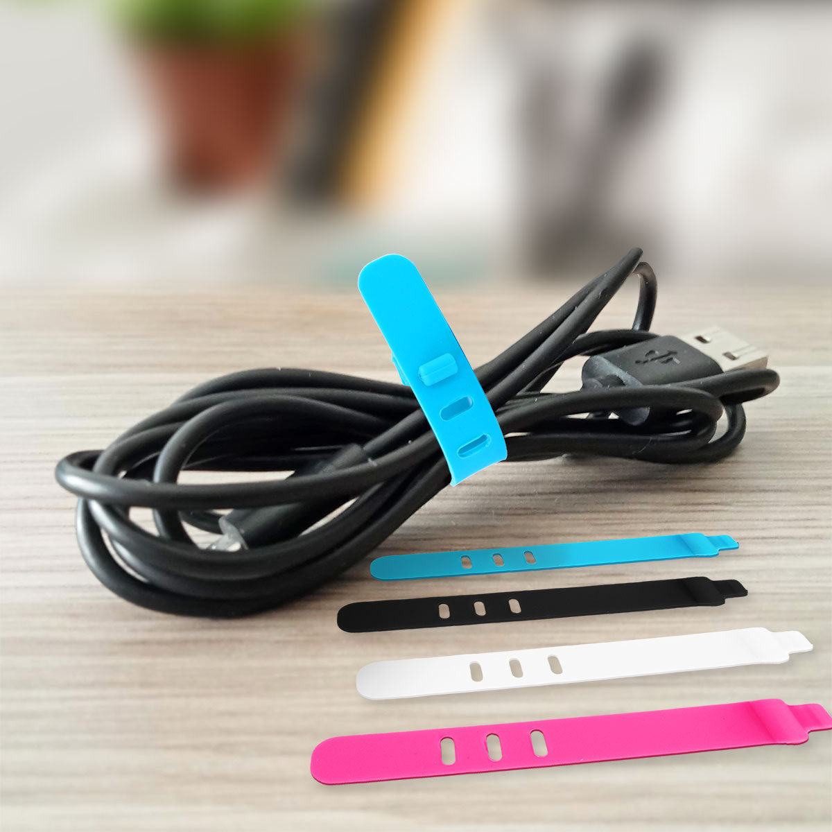 Sujeta Cables de Colores, 4 piezas.